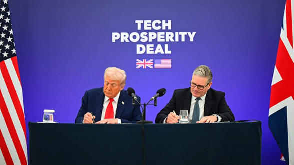 Премьер Великобритании пытается занять позицию главного защитника Зеленского – «Bloomberg»